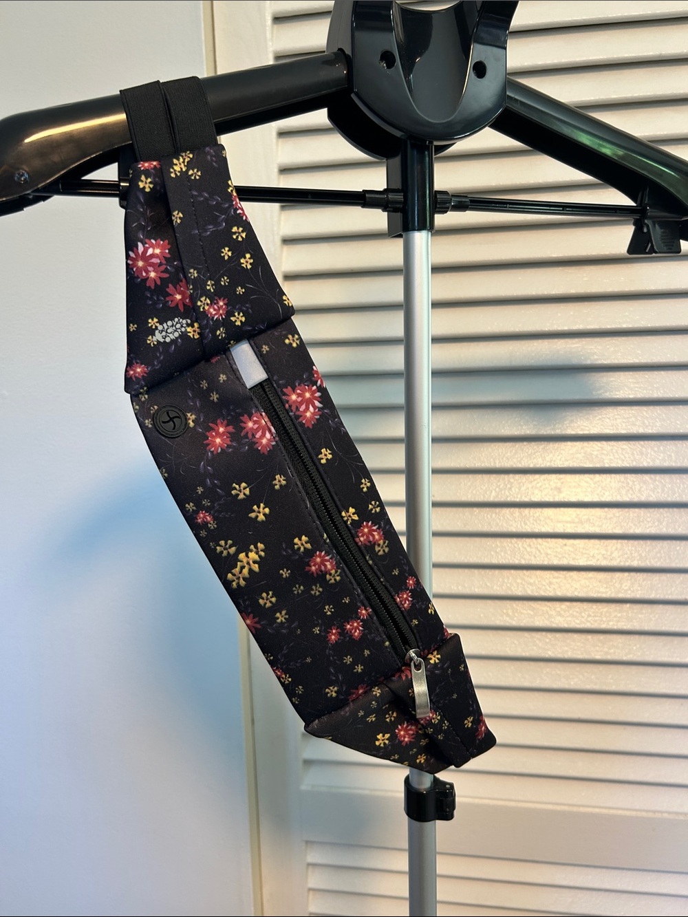 FP Movement Black Floral Slim Zippered Waist Pack/running belt